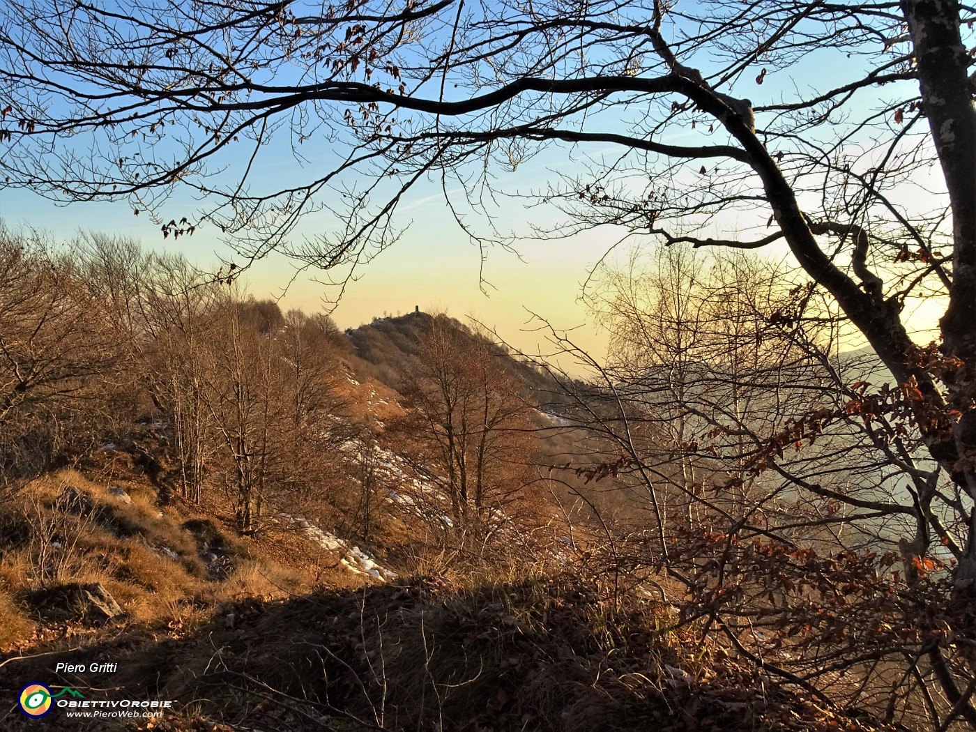 53 Vado a raggiungere il Pizzo Cerro verso il tramonto.JPG